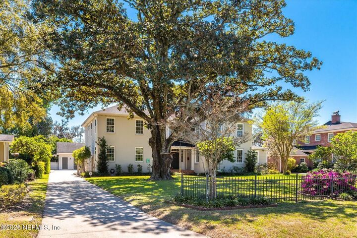 Property Photo: 1052 Holly Lane FL 32207