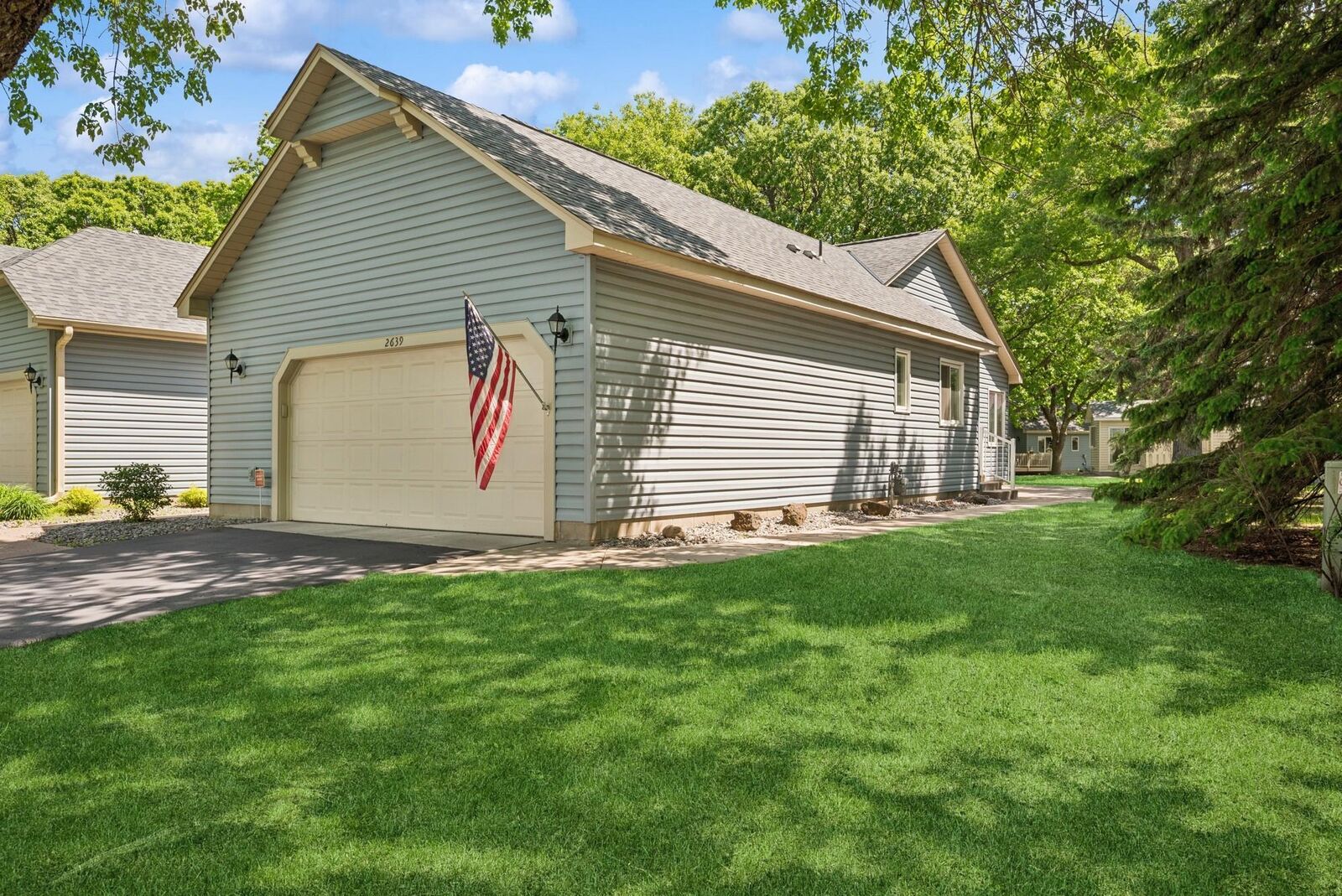 Property Photo:  2639 Lake Court Circle 81  MN 55112 