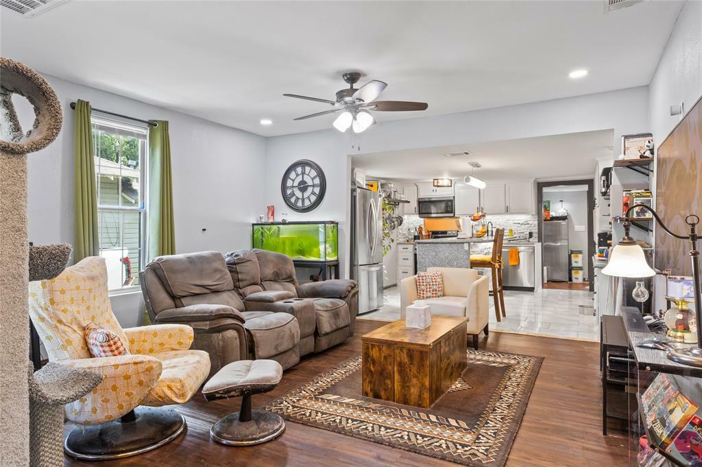 Property Photo: 741 N Robinson Street TX 76031