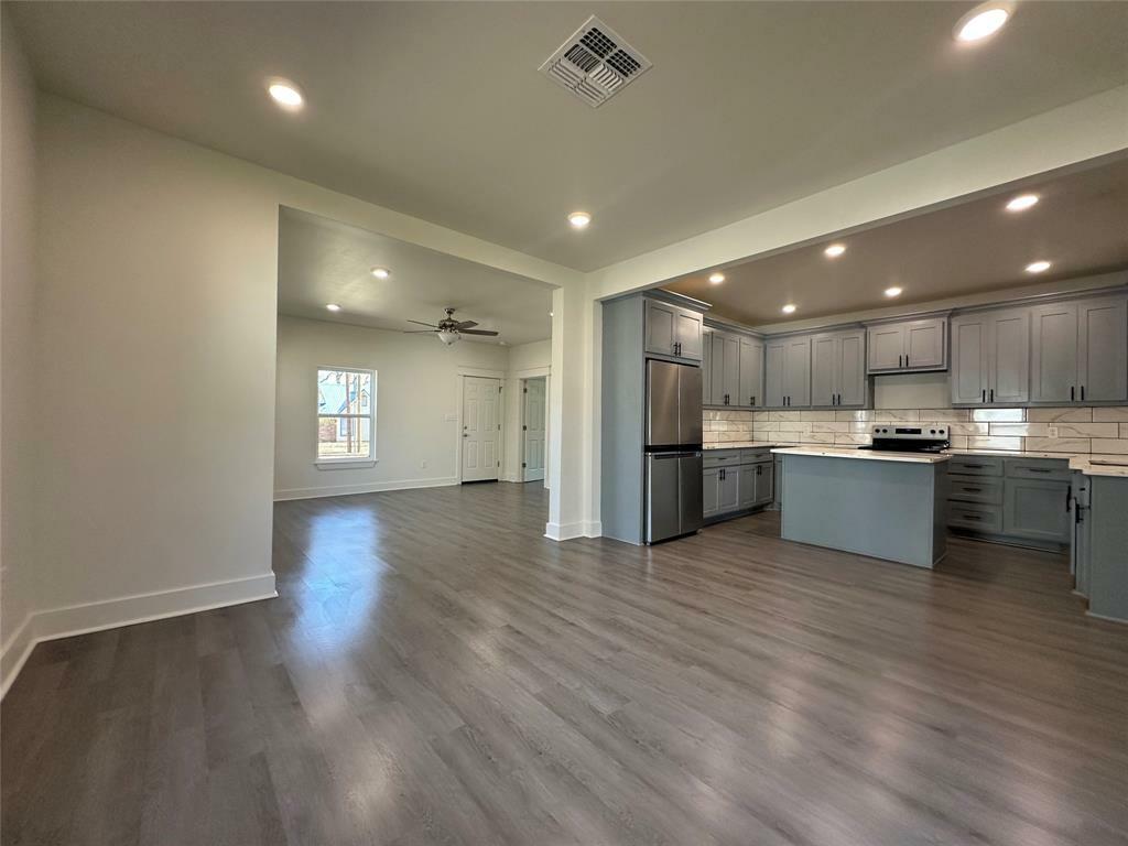 Property Photo: 907 Davis Street S TX 75482