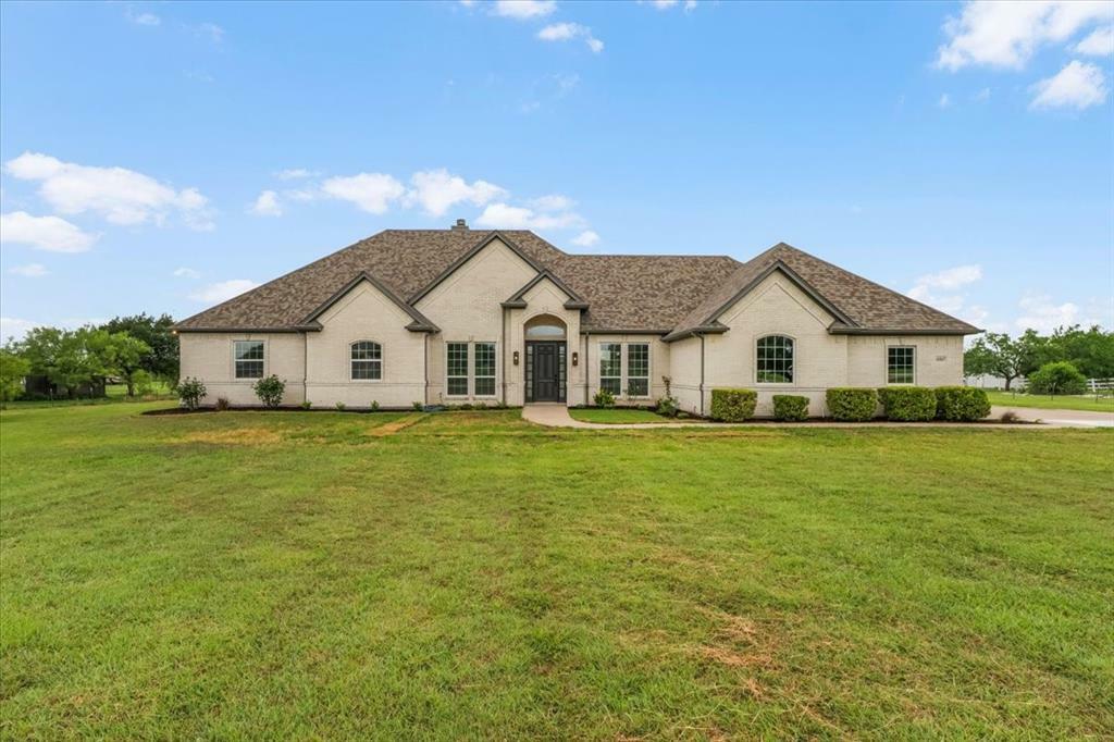 Property Photo: 10817 Ridge Country Road TX 76052