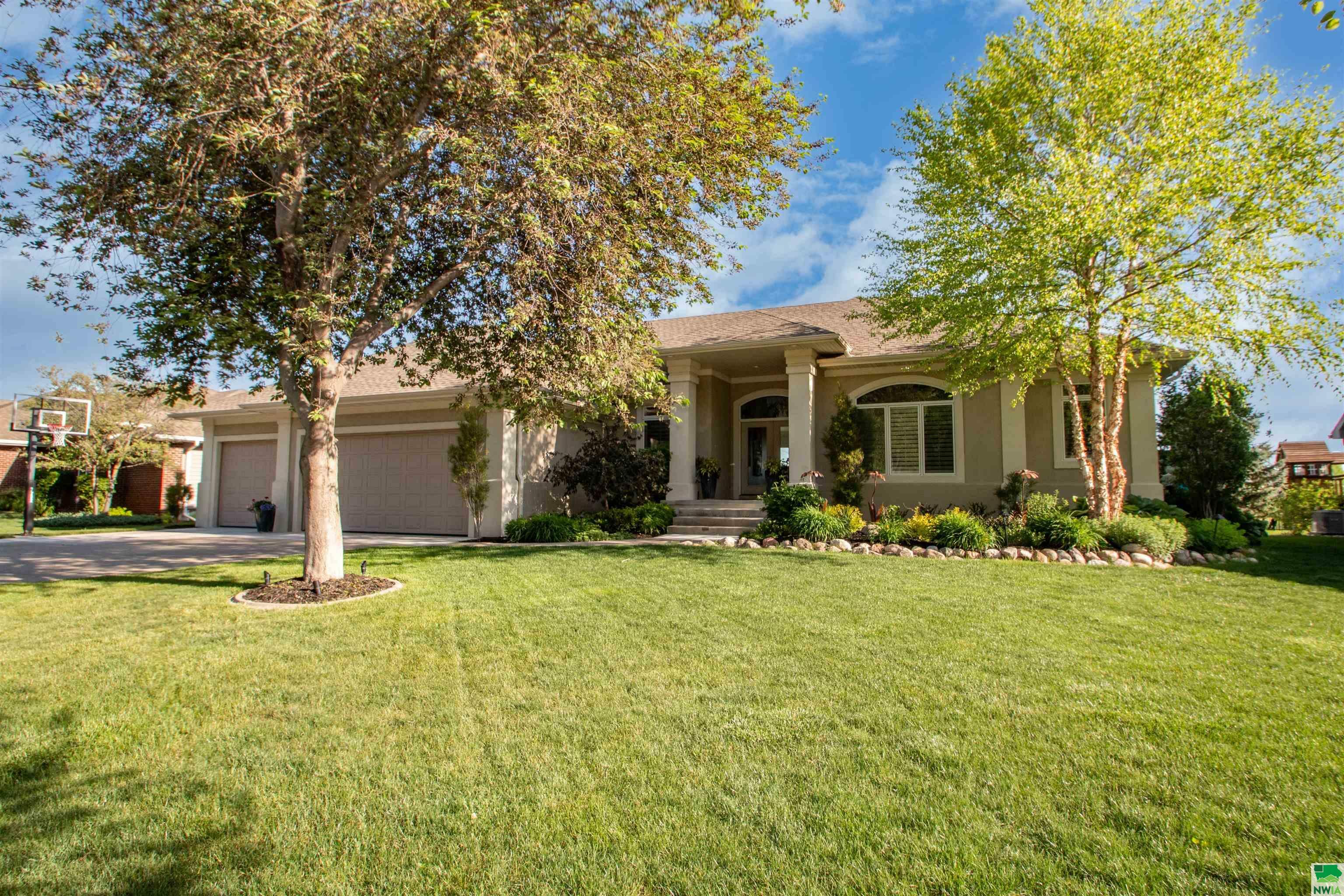 Property Photo: 701 E St Andrews Circle SD 57049