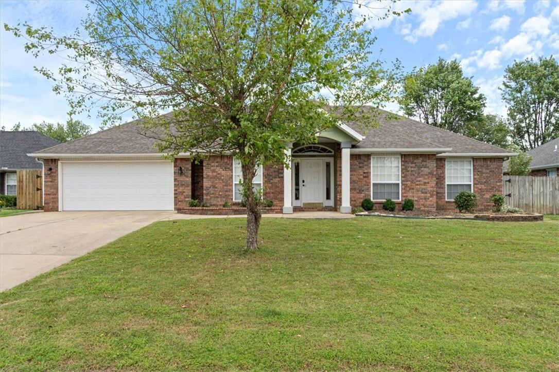 Property Photo:  1304 Hunter Ridge  AR 72761 