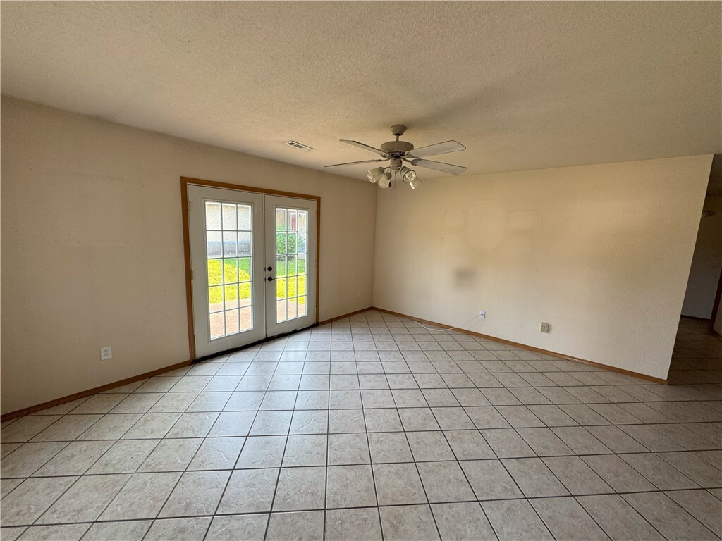 Property Photo:  1709 S 11th Place  AR 72758 
