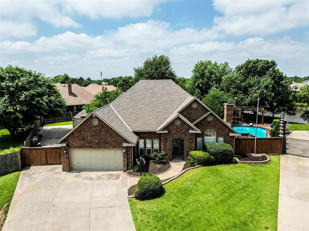Property Photo:  1332 SW 111th Place  OK 73170 