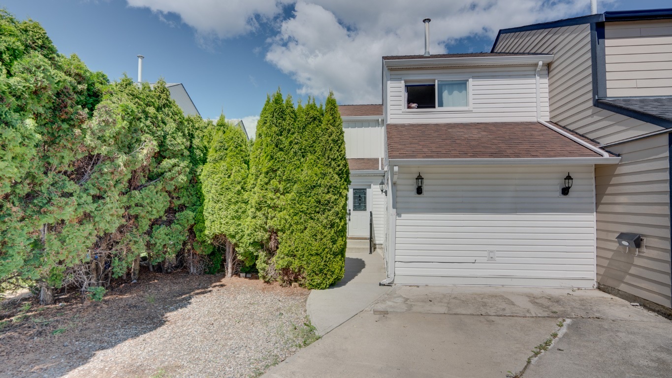 1508 37 Street  Vernon BC V1T 8E2 photo