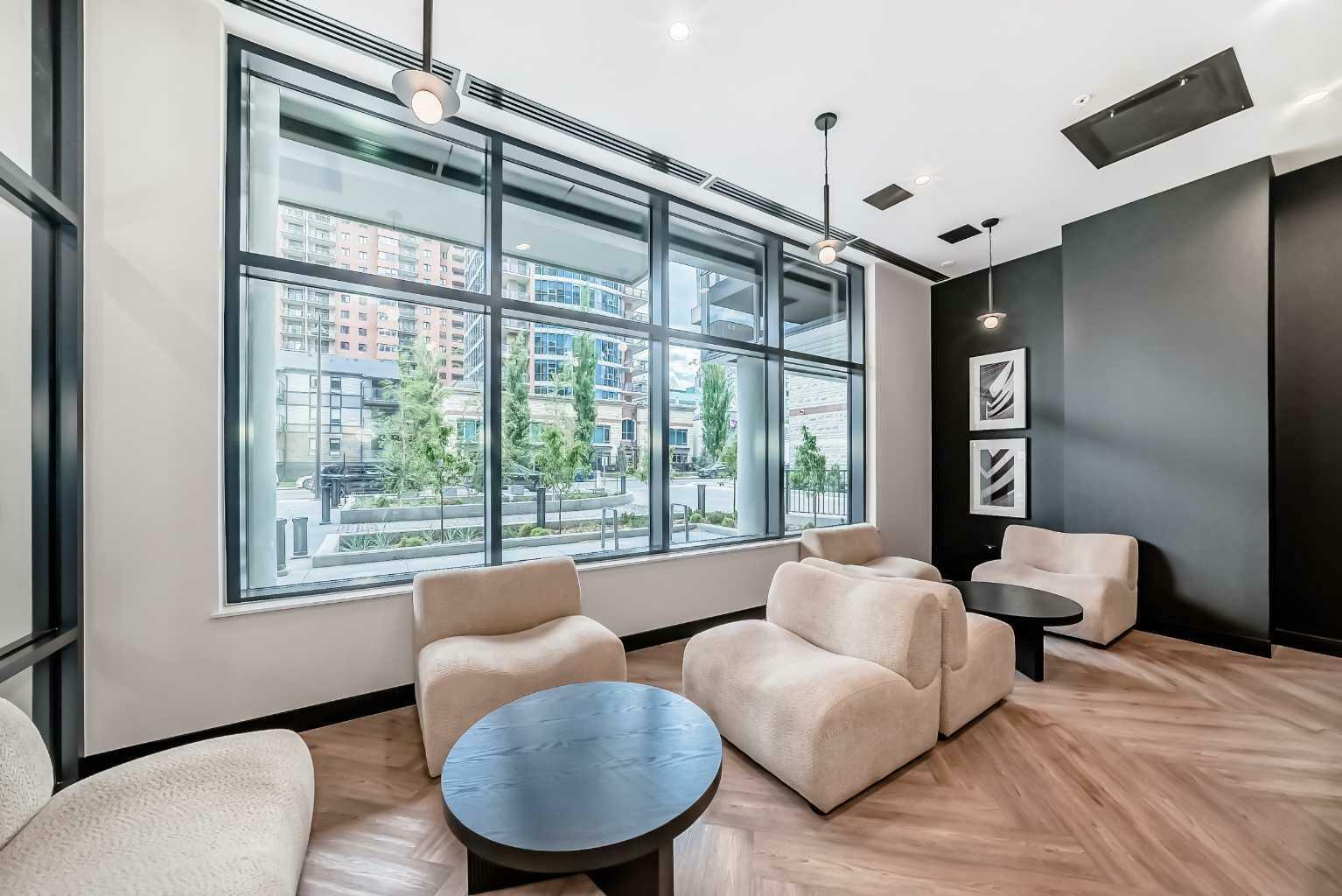 Property Photo: 730 2 Avenue SW 1112 AB T2P 1R8