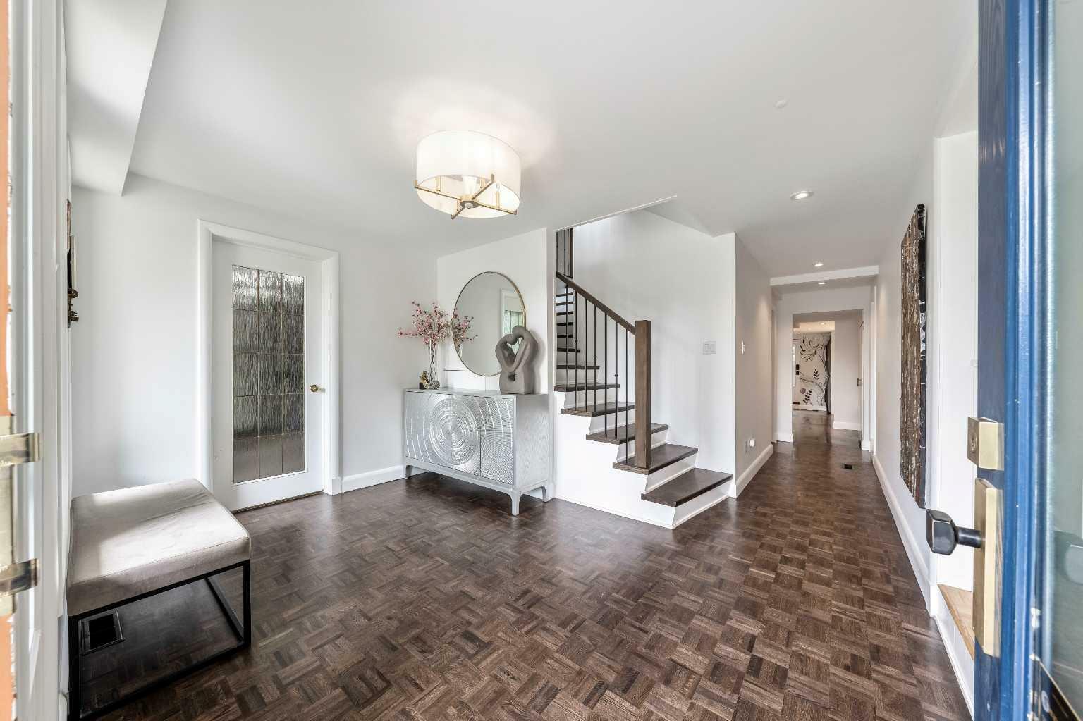 Property Photo: 2328 Uxbridge Drive NW AB T2N 3Z6