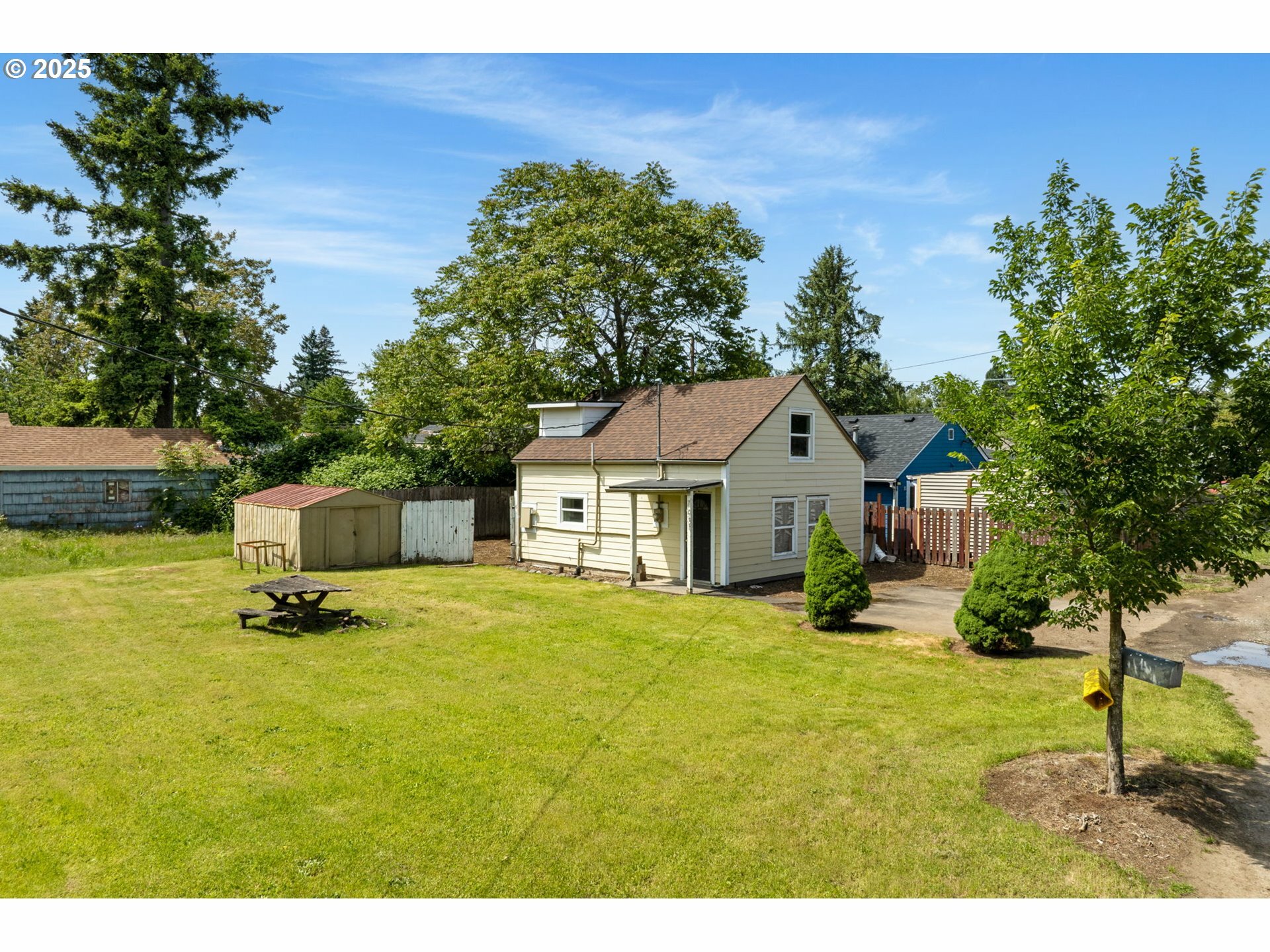 Property Photo: 7931 SE Malden Ct OR 97206