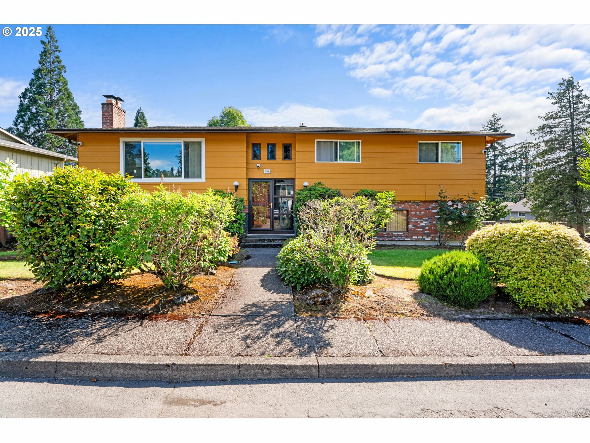 Property Photo: 18345 Chris Ct OR 97027