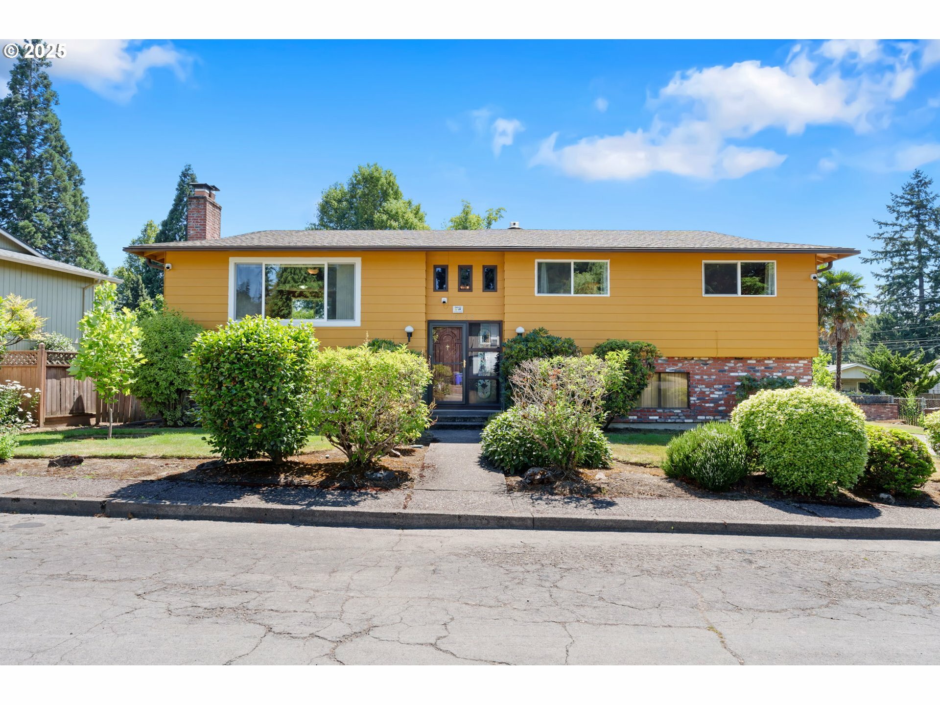 Property Photo: 18345 Chris Ct OR 97027