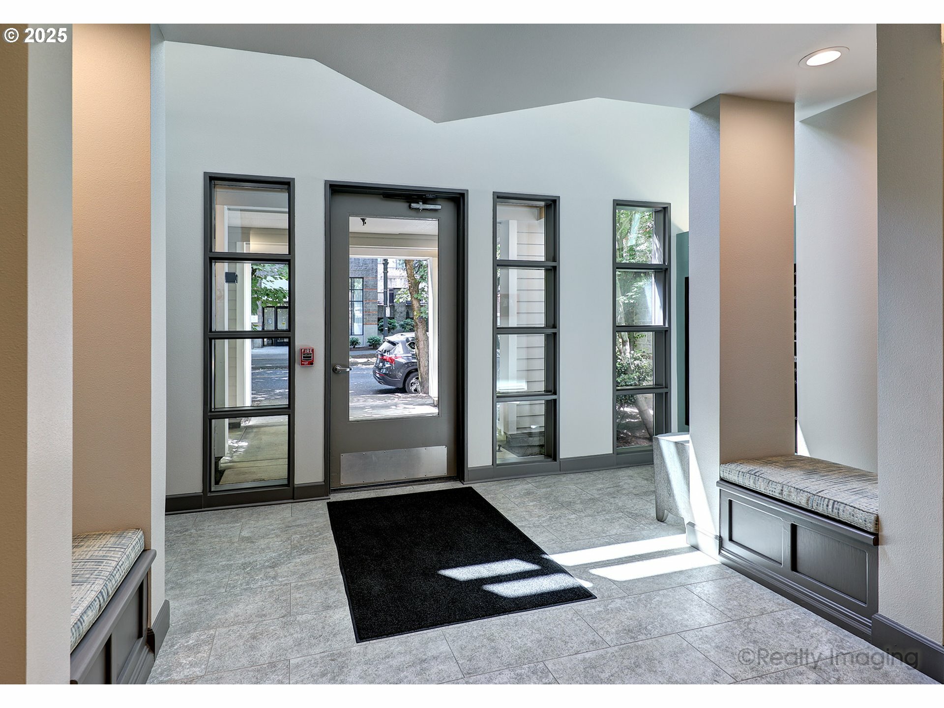 Property Photo: 305 S Montgomery St 404 OR 97201