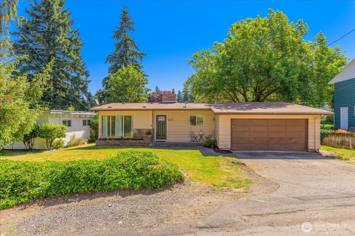 Property Photo:  4513  Pacific Avenue  WA 98663 