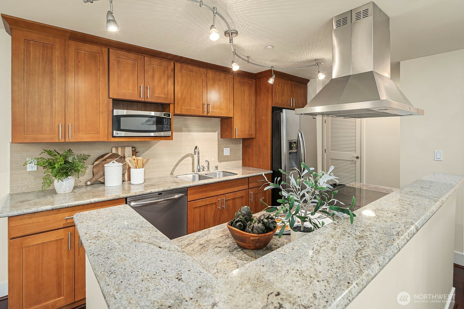 Property Photo: 3208 81st Place SE D102 WA 98040