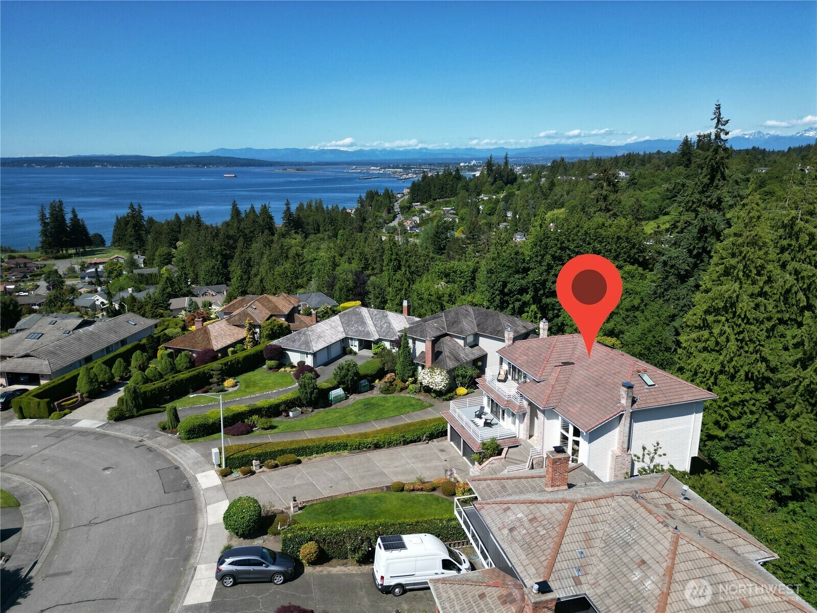 Property Photo: 1621 Edgemoor Lane WA 98203