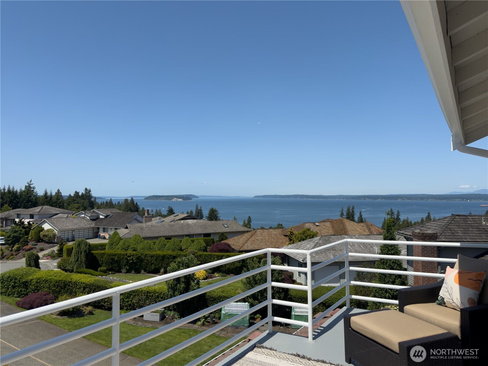 Property Photo: 1621 Edgemoor Lane WA 98203