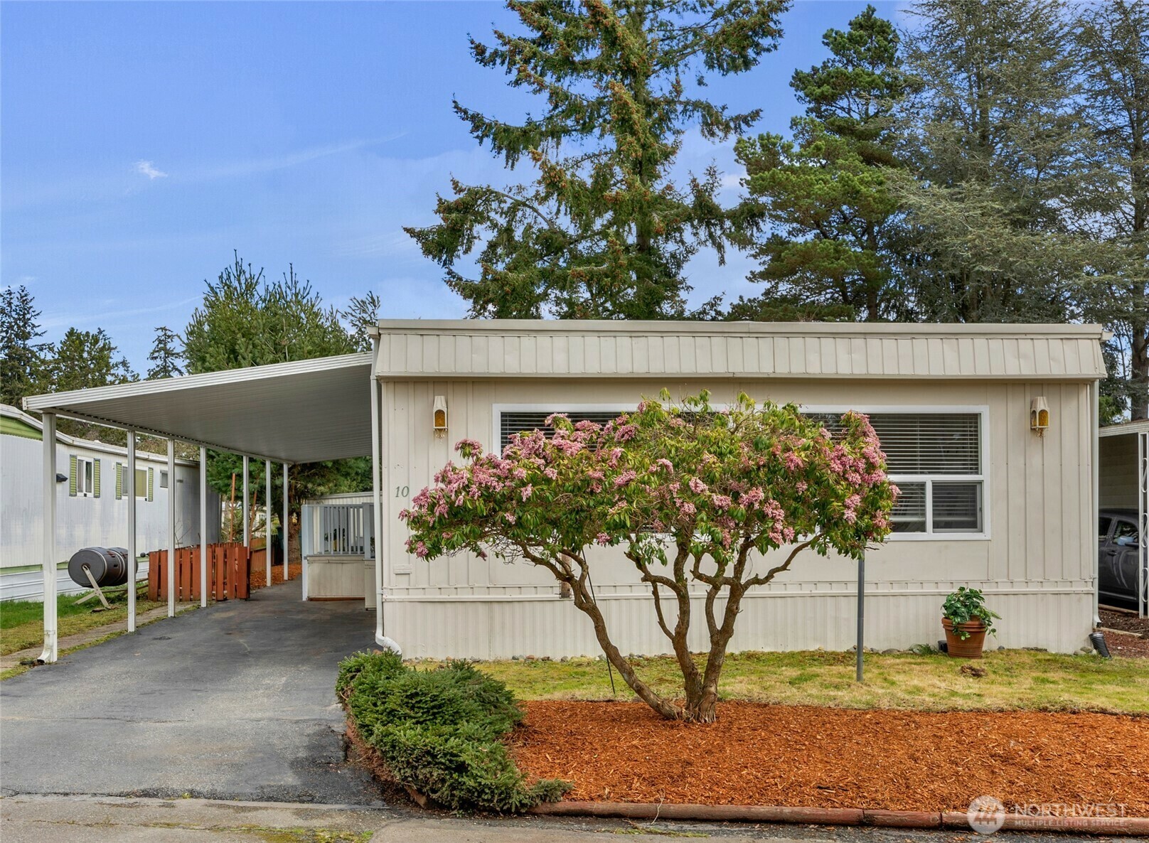 Property Photo:  5220  176th Street SW 10  WA 98037 