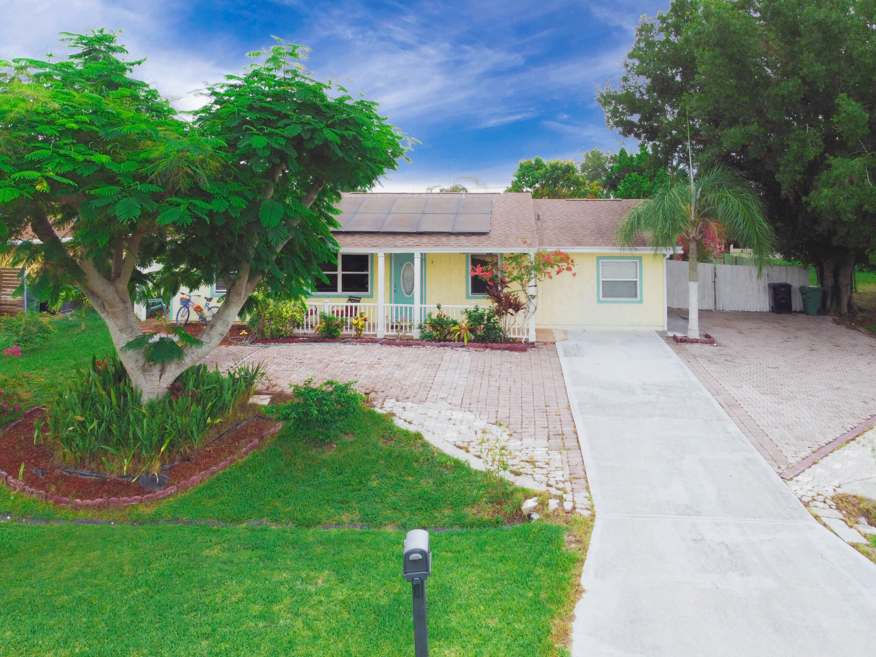 Property Photo:  1913 SW Idaho Lane  FL 34953 