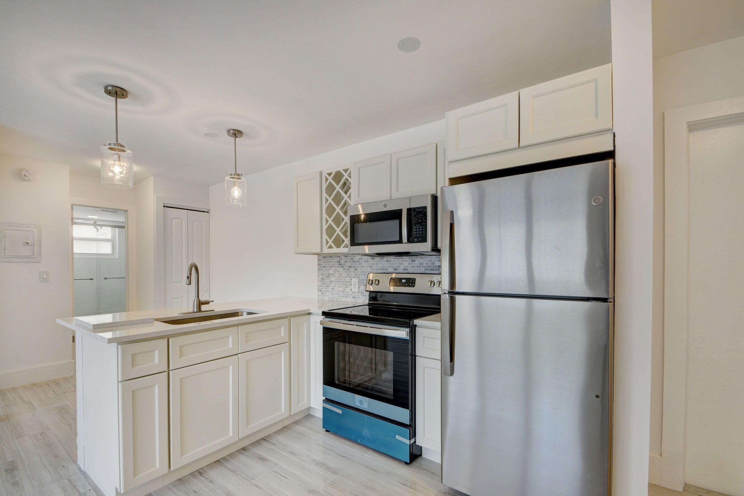Property Photo:  525 S Broadway Street C  FL 33462 