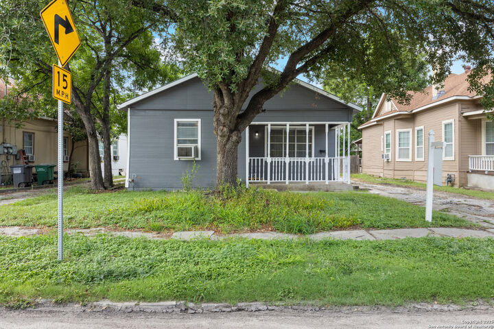 Property Photo:  323 Roseborough  TX 78210 