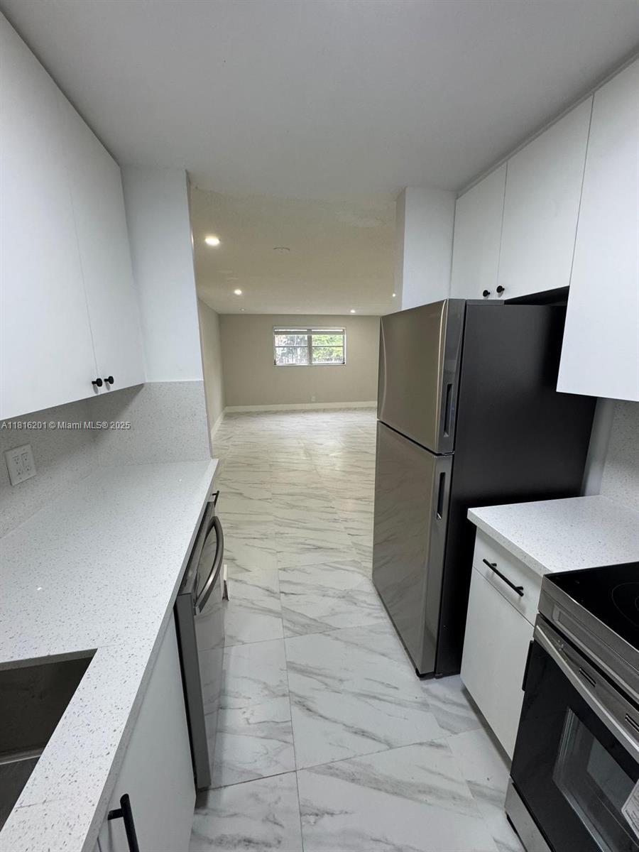 Property Photo: 5420 Hollywood Blvd 109 FL 33021