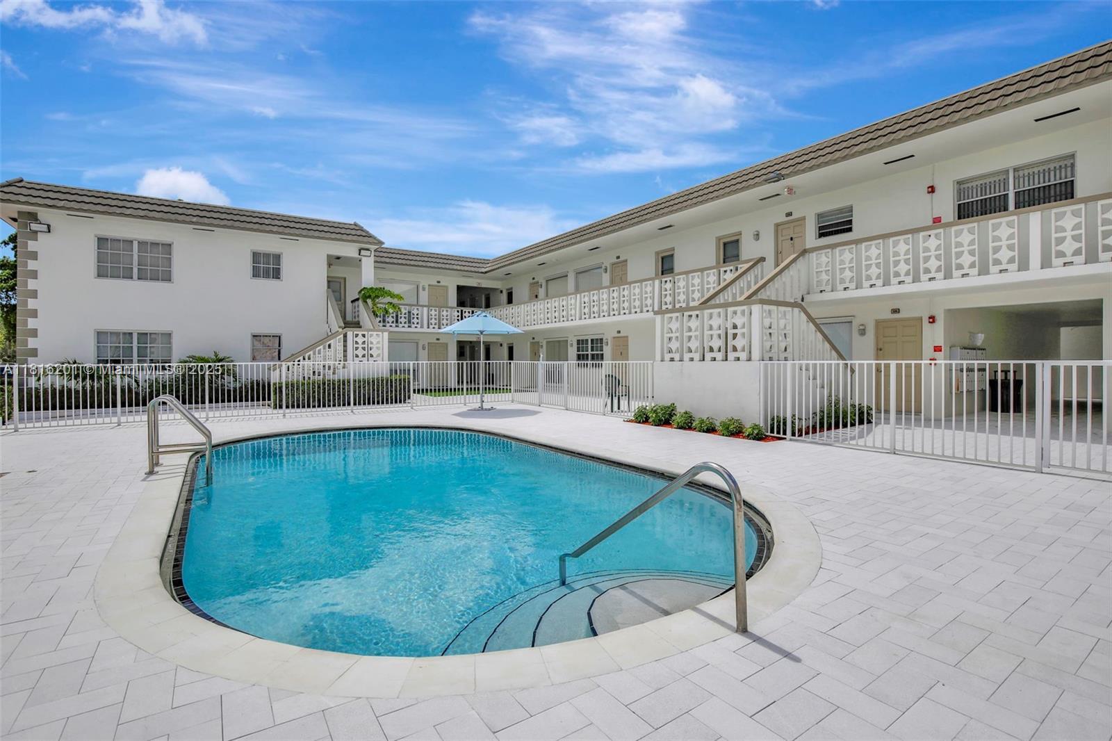 Property Photo: 5420 Hollywood Blvd 109 FL 33021