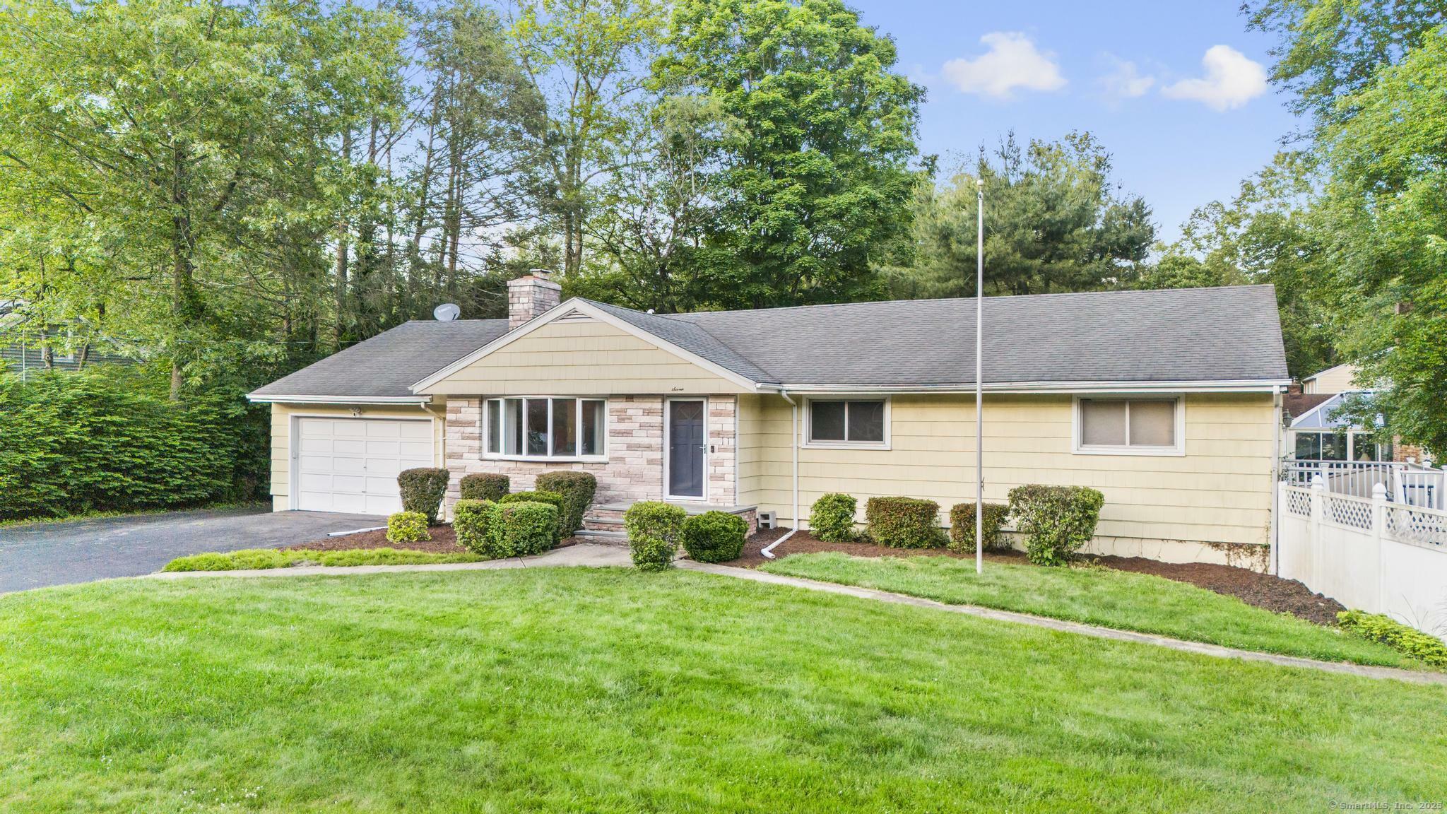 7 Lorma Avenue  Trumbull CT 06611 photo
