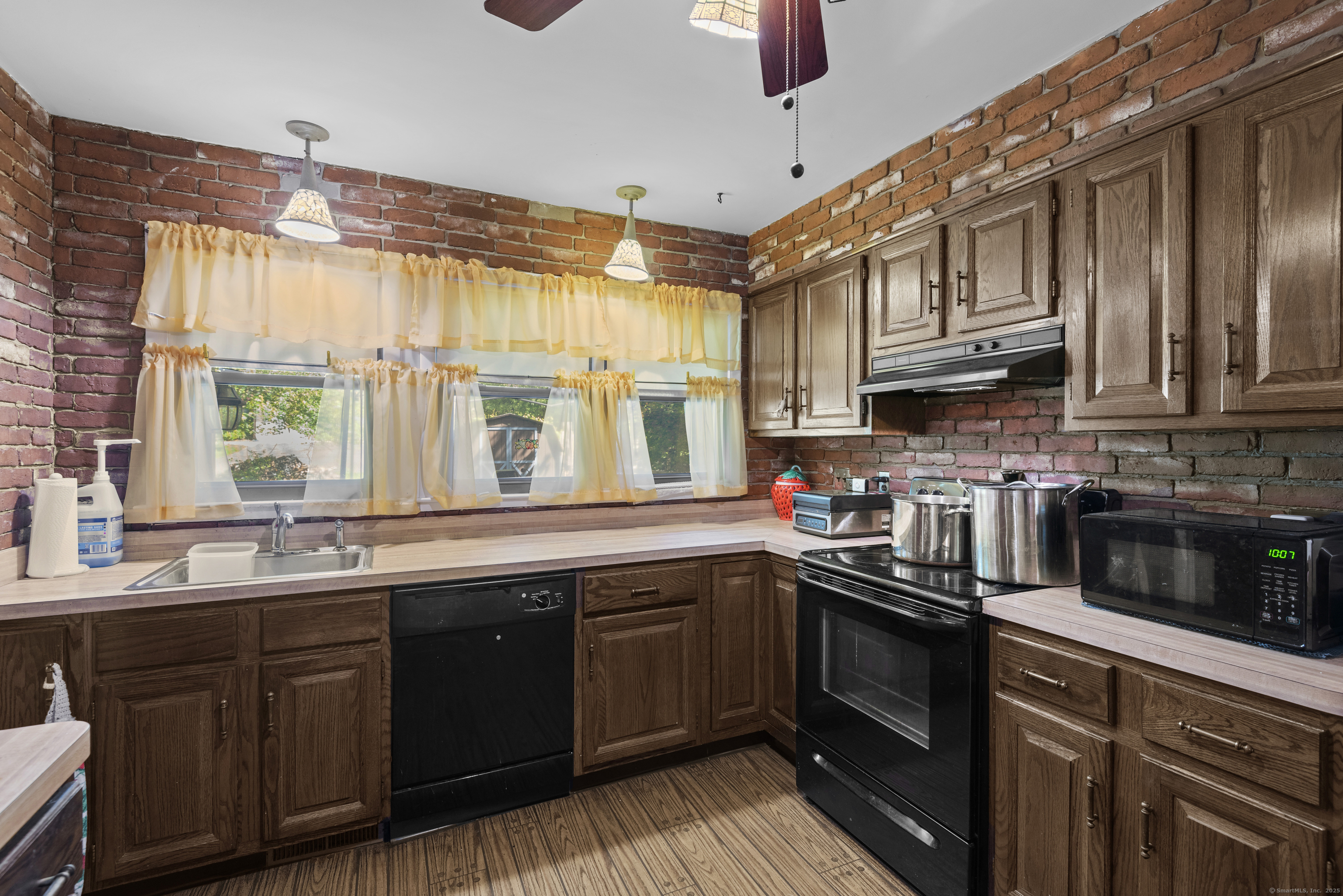Property Photo:  337 Woodbine Road  CT 06903 