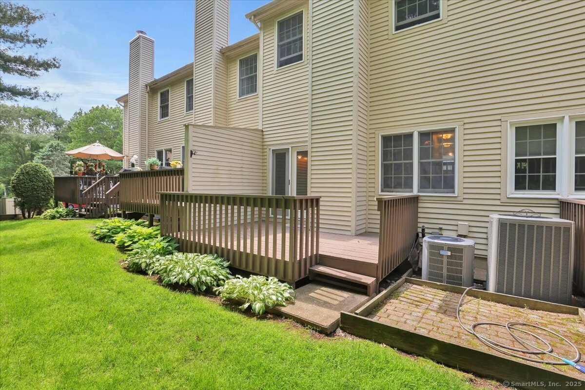 Property Photo: 10 Crown Ridge 10 CT 06111