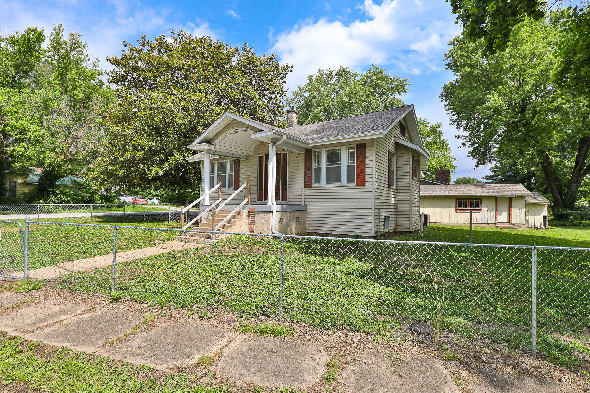 Property Photo: 509 W Olive Street MO 65613