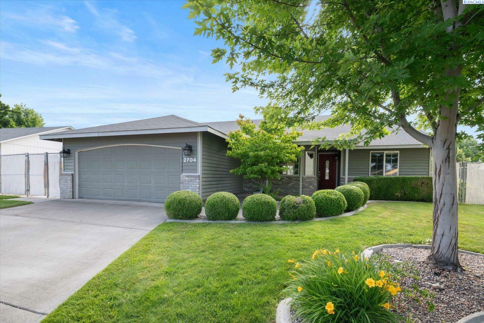 Property Photo: 2704 Iris St WA 99353