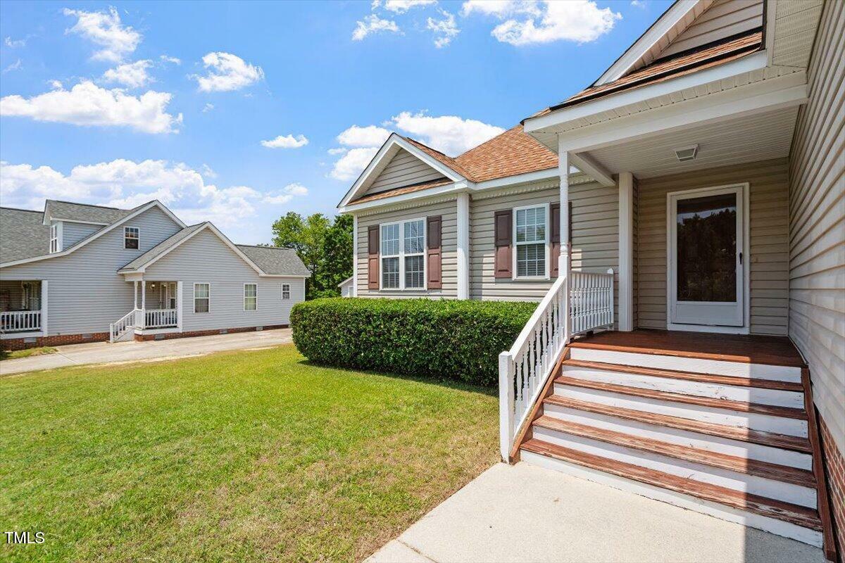 Property Photo: 1325 Sweetclover Drive NC 27587