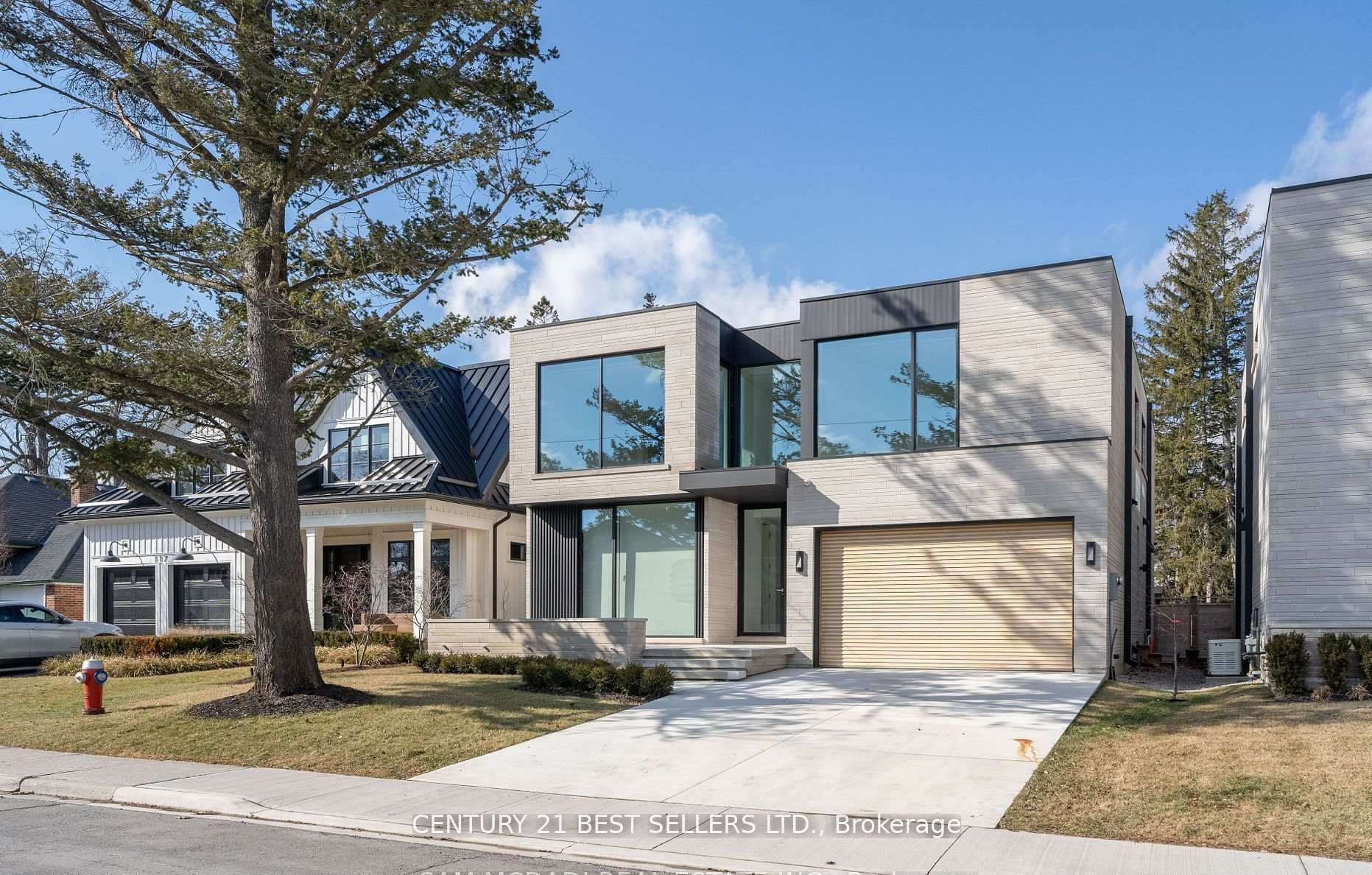 Property Photo: 119 Cumberland Drive ON L5G 3N3
