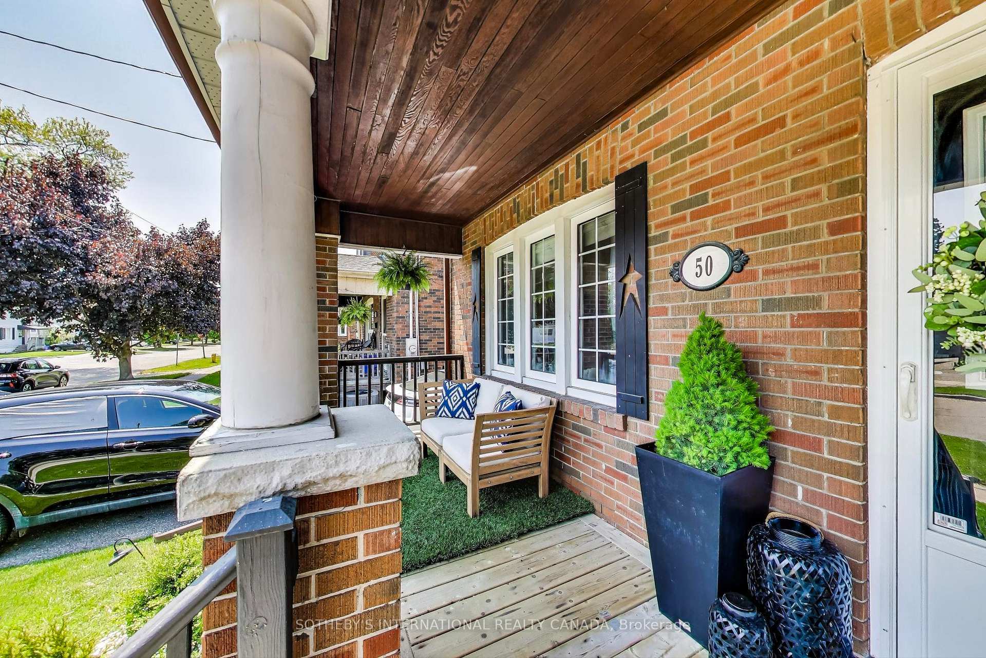 Property Photo: 50 Arlington Avenue ON L1G 2N4