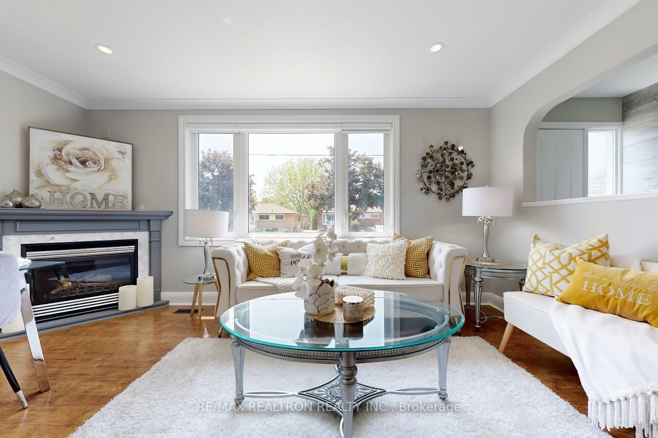 Property Photo: 428 Fairleigh Avenue ON L1J 2W5
