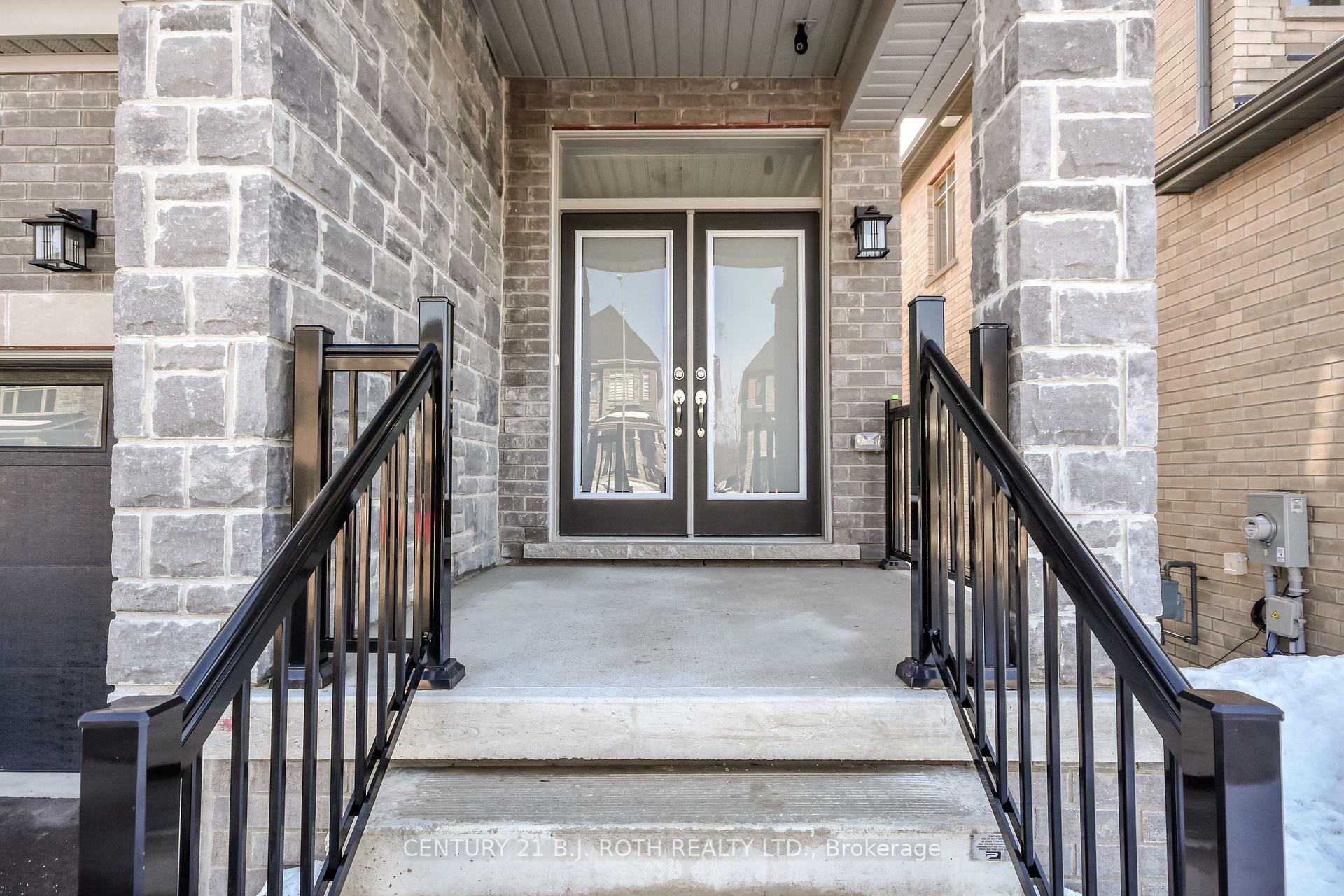 Property Photo:  130 Franklin Trail  ON L9J 0J2 