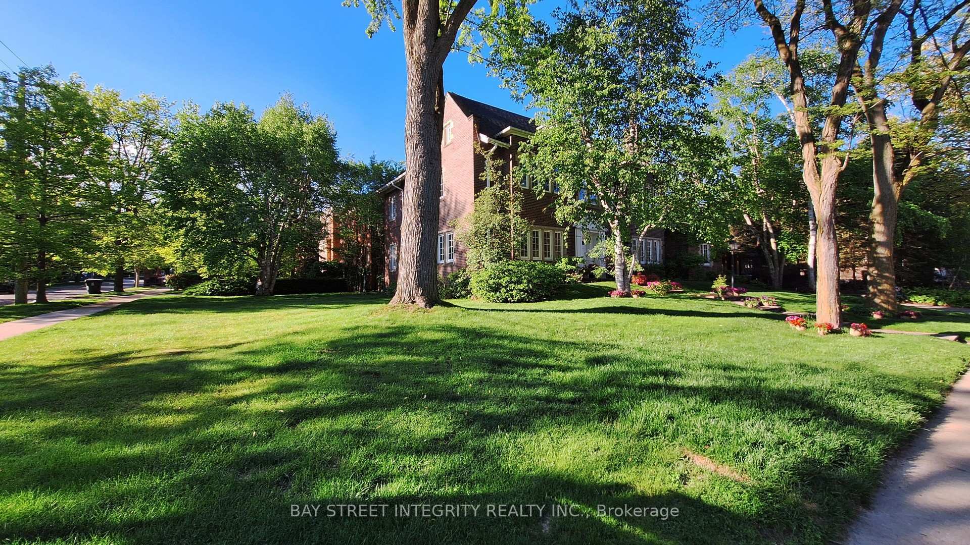 Property Photo:  184 Heath Street W  ON M4V 1V2 