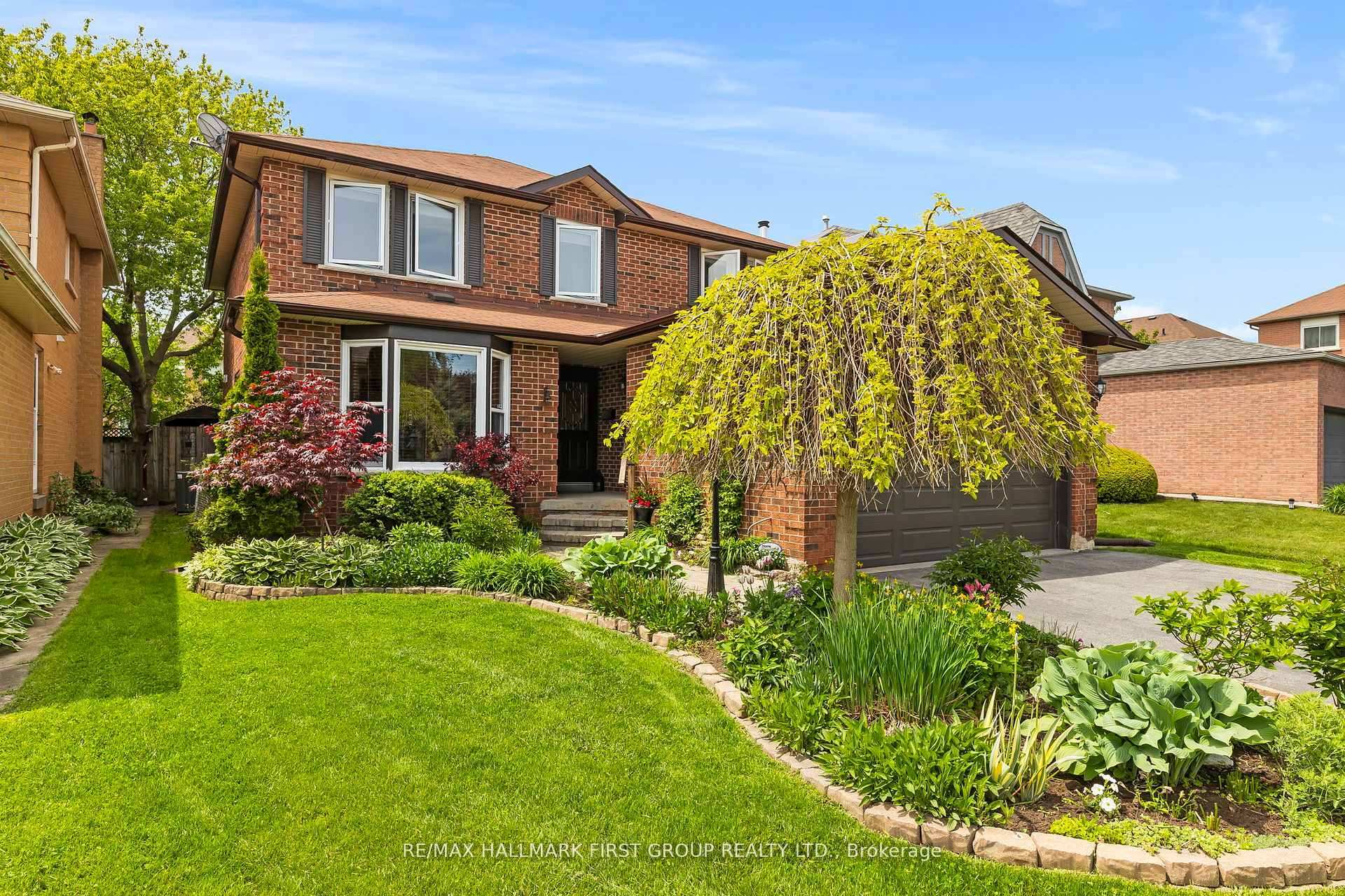 1586 Saugeen Drive  Pickering ON L1V 6K8 photo