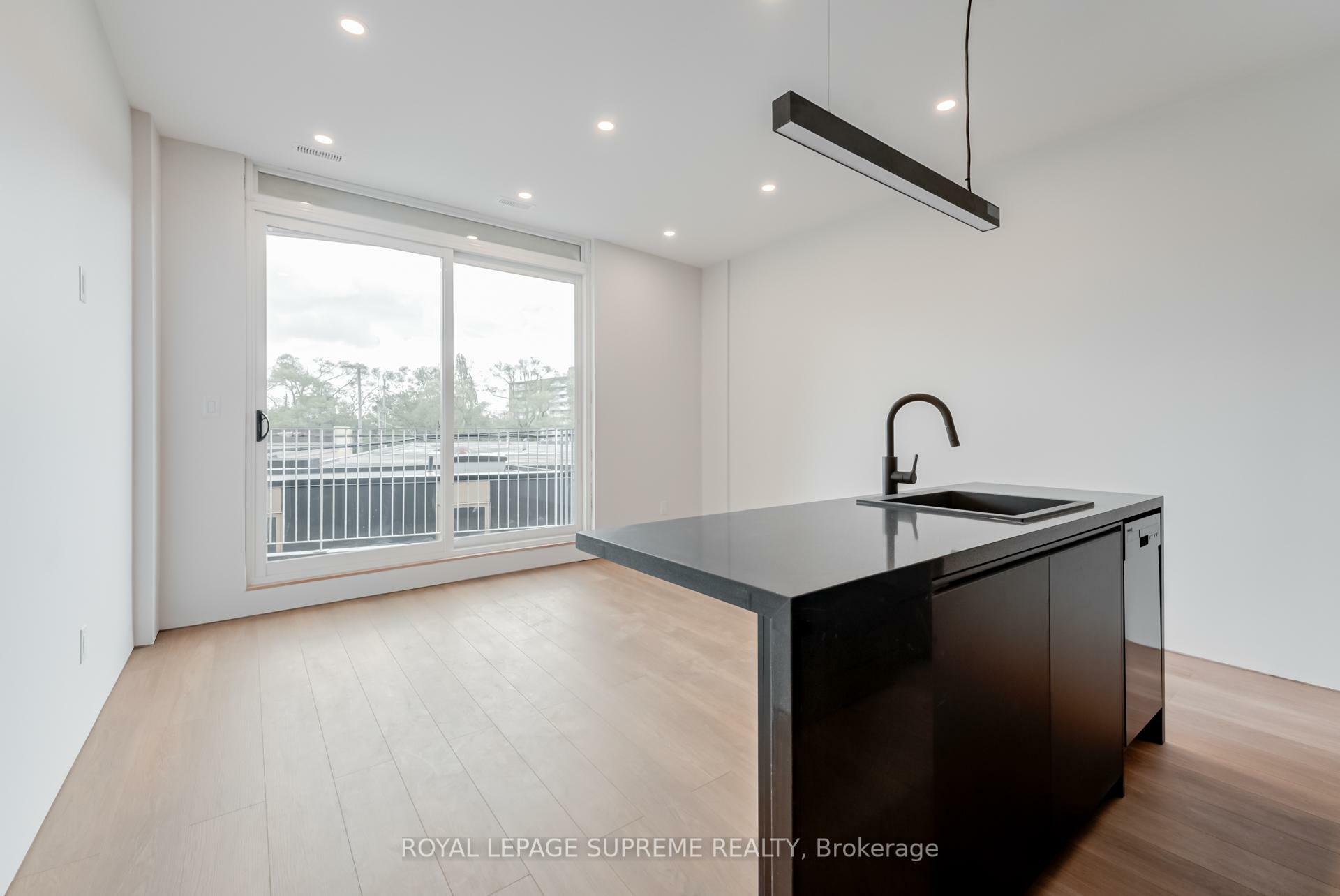 Property Photo:  101 Bernice Crescent 4  ON M6N 1W7 