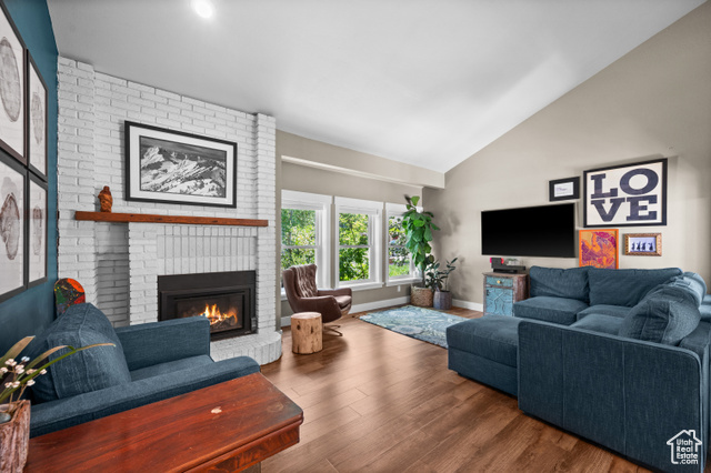 Property Photo: 5825 Kingsford Ave UT 84098