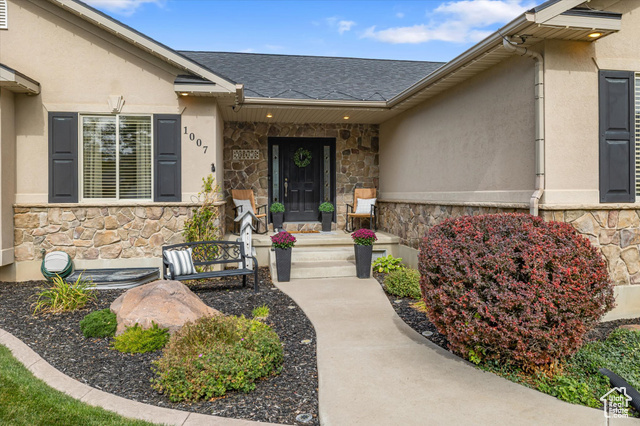 Property Photo:  1007 E 2650 N  UT 84341 