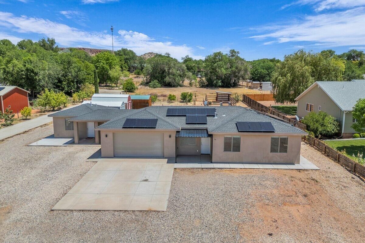 Property Photo: 40 W Pecan Ln UT 84746