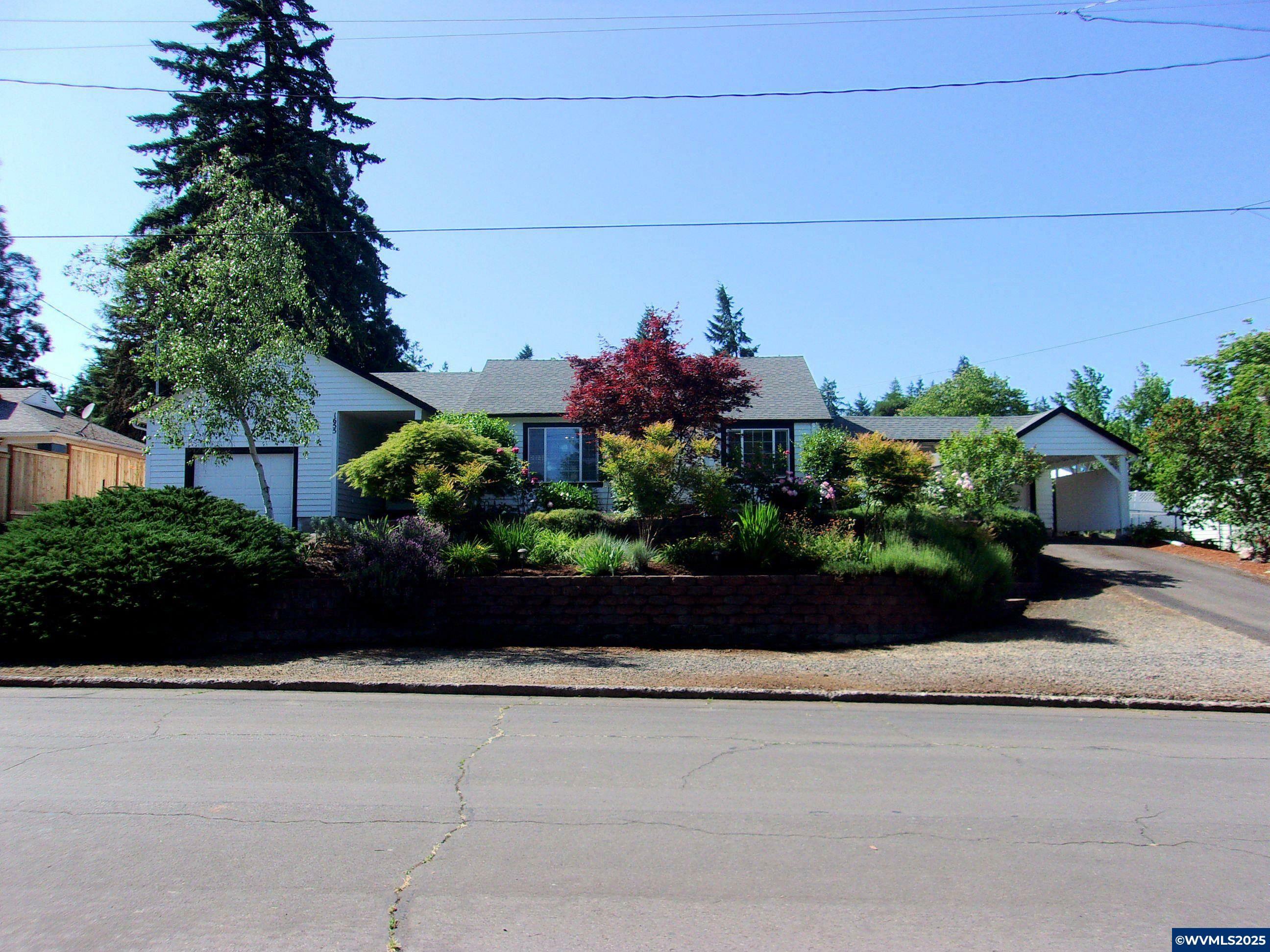 Property Photo:  1655 Longview Wy NW  OR 97304 