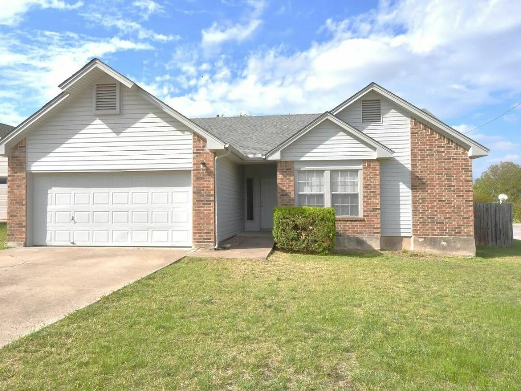 Property Photo: 1900 Purple Sage Cove TX 78681