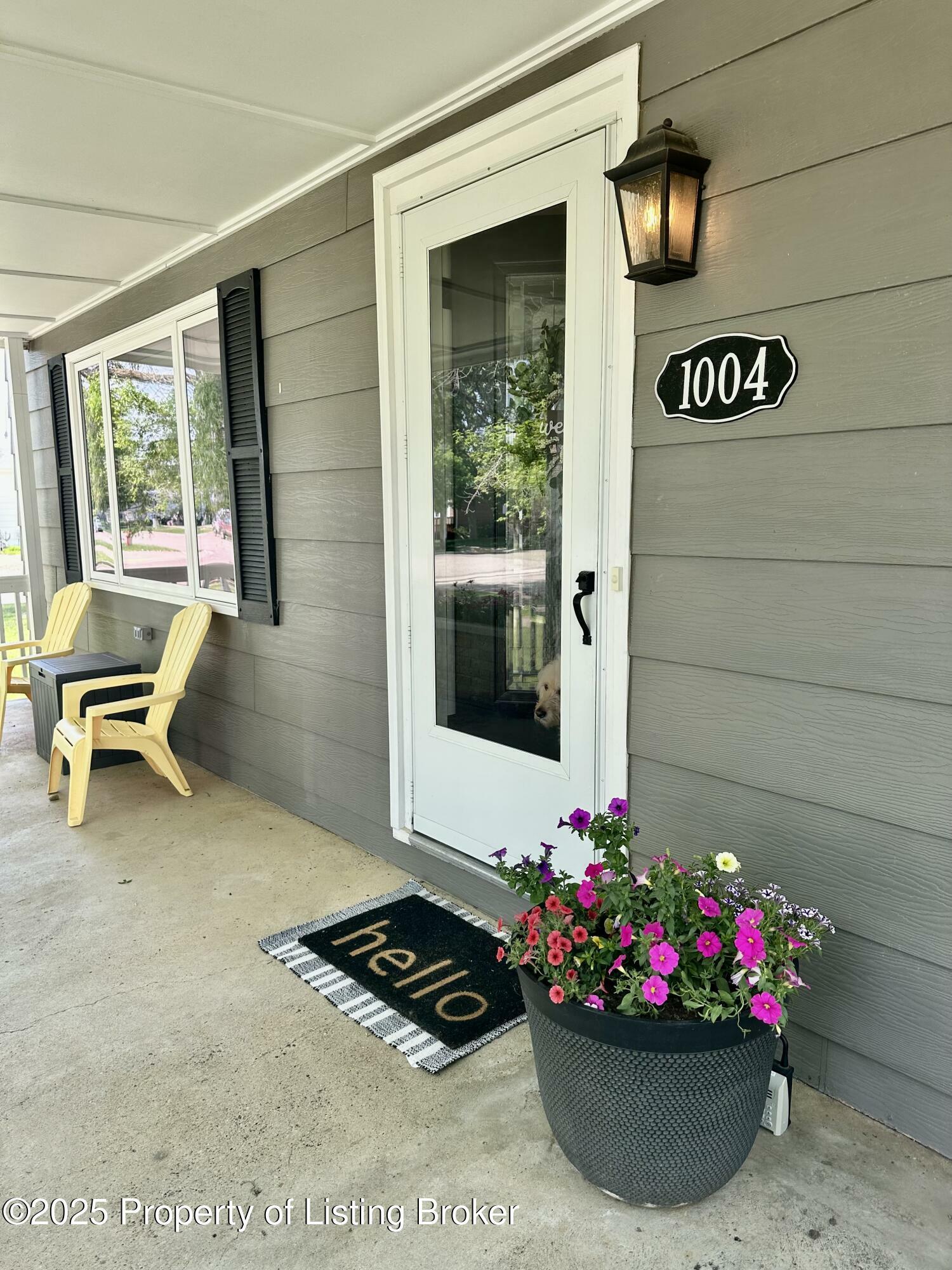 Property Photo: 1004 1st Avenue E ND 58647