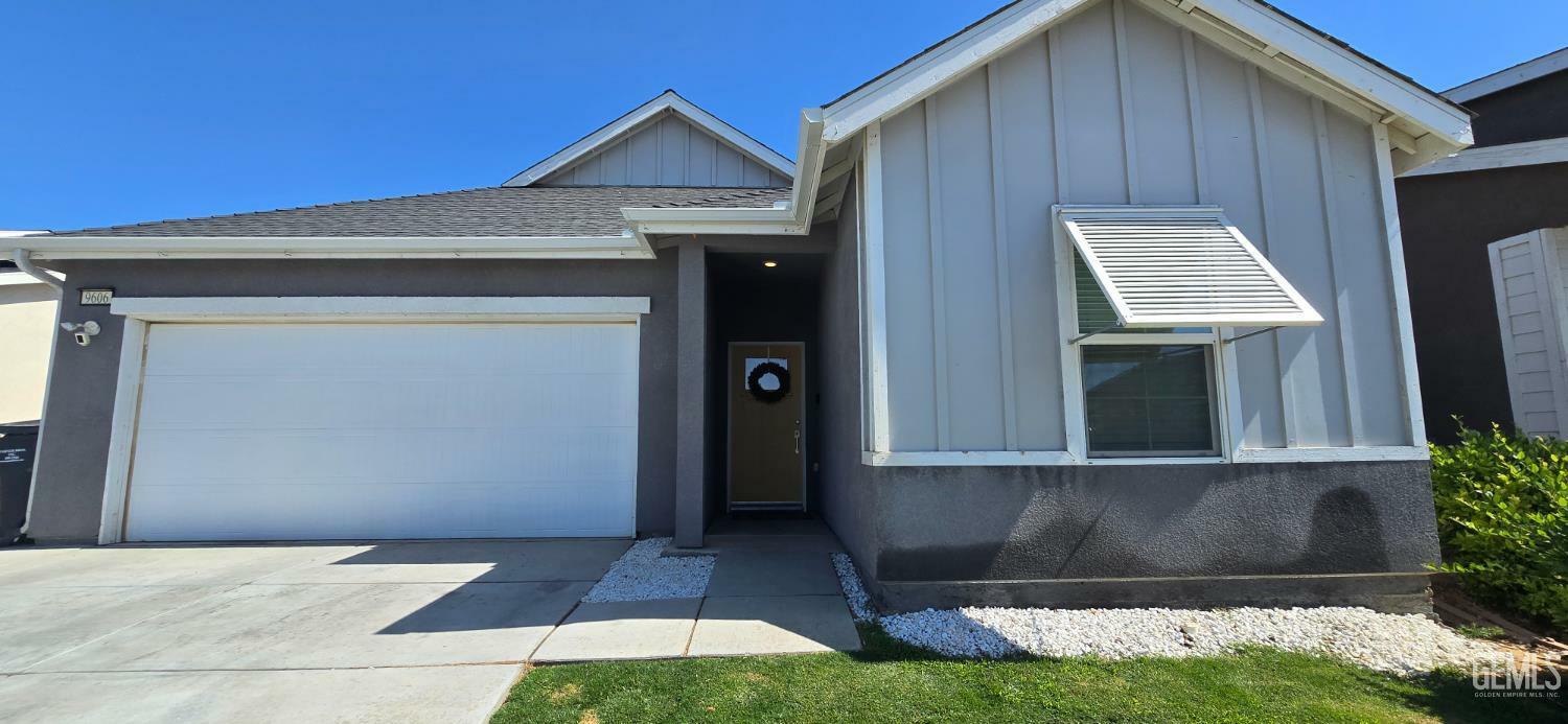 Property Photo: 9606 Silver Falls Lane CA 93263