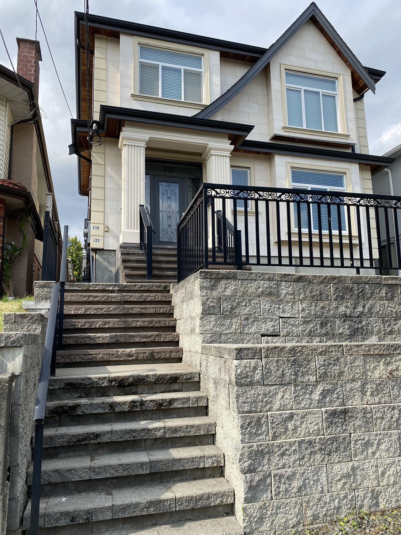 Property Photo:  717 E 61 Avenue West Bsmt  BC V5X 2C1 