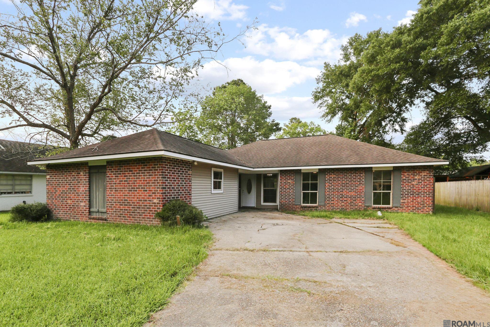 Property Photo: 8907 Cedar Springs Ave LA 70726