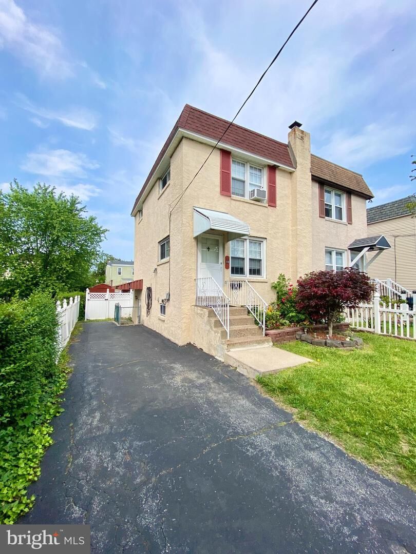 Property Photo:  18 E Oak Lane  PA 19036 