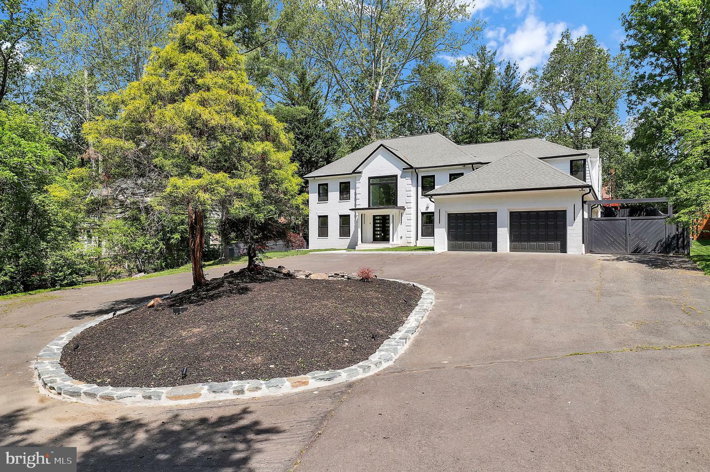 Property Photo: 7332 Old Dominion Drive VA 22101